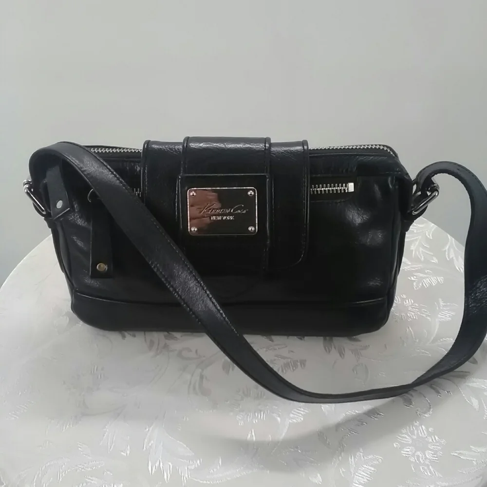 Kenneth Cole Small Leather Purse - Picture 2 of 5